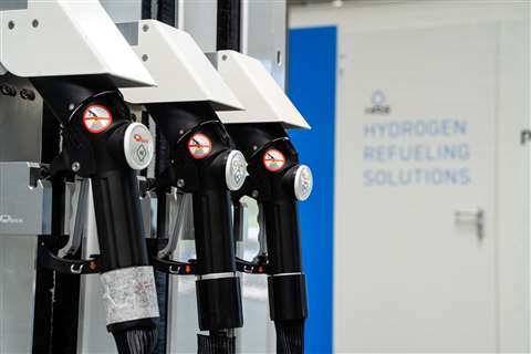 Hydrogen refuelling station